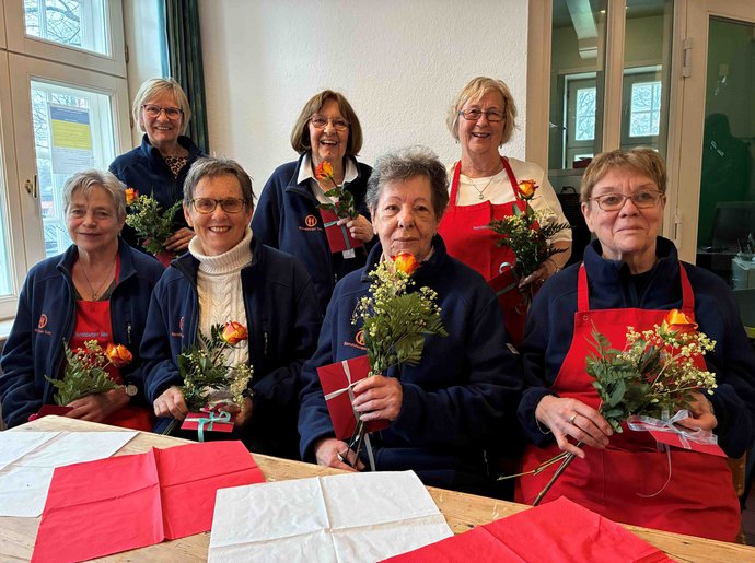 Sie engagieren sich für die Tafel in Jevenstedt: Nanny Ollermann, Wiebke Boelter, Helga Göttsche, Elke Hauschild, Angelika Haase, Bärbel Reese und Ruth Röschmann (v.l.). Sie engagieren sich für die Tafel in Jevenstedt: Nanny Ollermann, Wiebke Boelter, Helga Göttsche, Elke Hauschild, Angelika Haase, Bärbel Reese und Ruth Röschmann (v.l.).