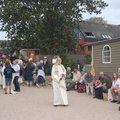 Neben der Schäferwagenkirche am Strand von Eckernförde sammeln sich die Paare, die heiraten oder sich segnen lassen wollen, einer der Pastoren ist Ullrich Schiller. Neben der Schäferwagenkirche am Strand von Eckernförde sammeln sich die Paare, die heiraten oder sich segnen lassen wollen, einer der Pastoren ist Ullrich Schiller.