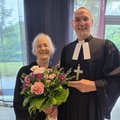 Propst Matthias Krüger verabschiedet Krankenhauspastorin Bettina Röhlk. Propst Matthias Krüger verabschiedet Krankenhauspastorin Bettina Röhlk.